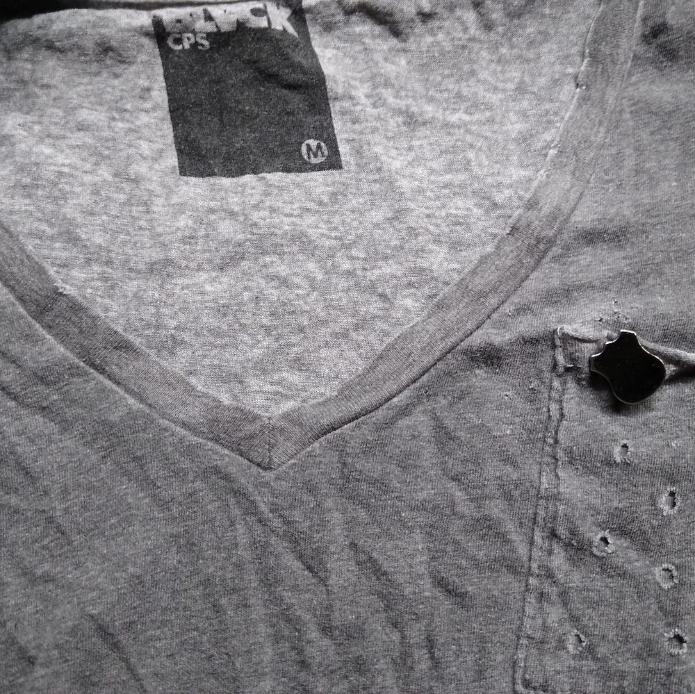 FREE IN BUNDLE Distressed streetwear T-shirt